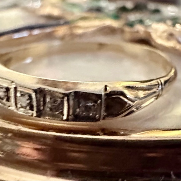 Antique 14k solid gold ring with five stunning diamonds size 6.5 - Picture 3 of 7